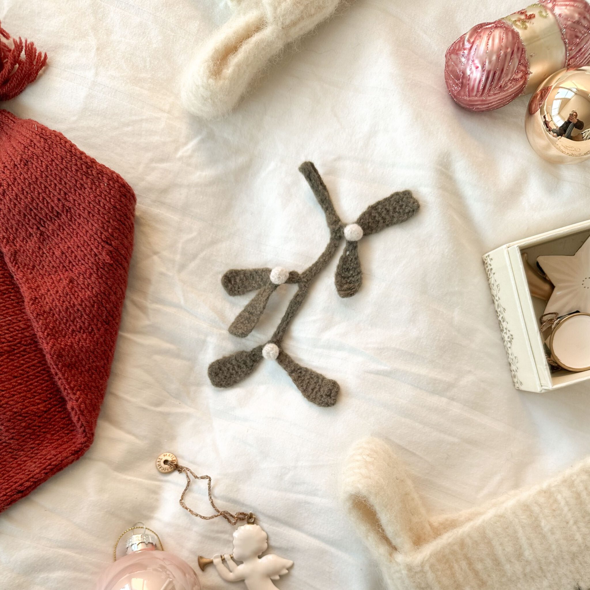 Knitted christmas decorations for your tree Knitandnote